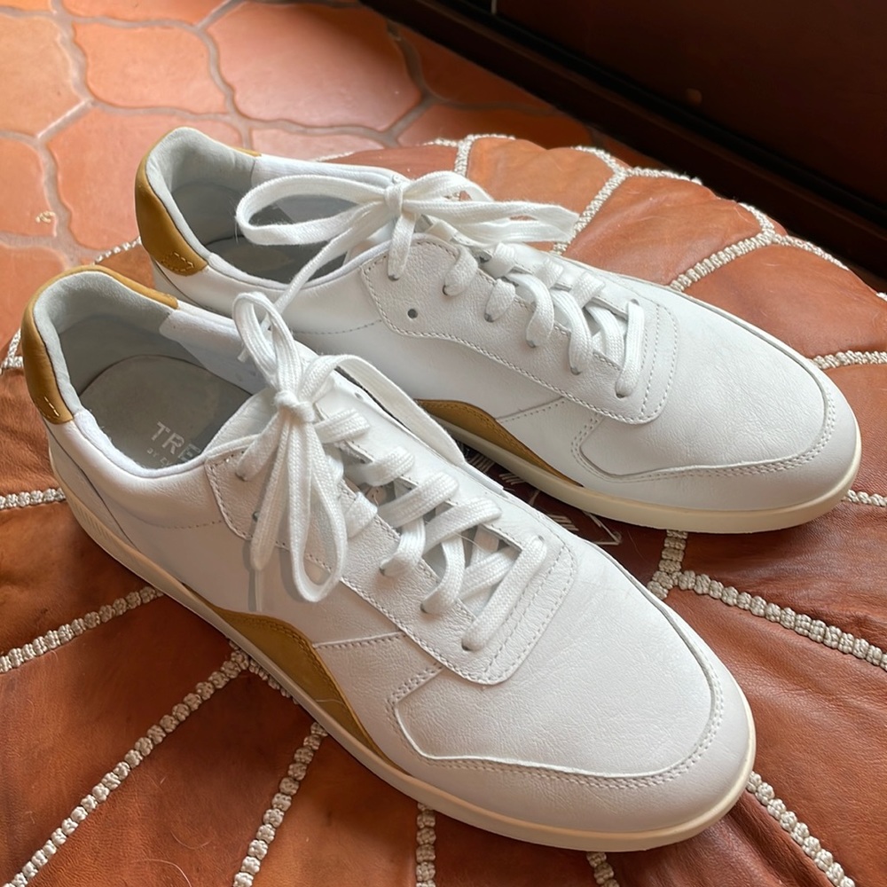 Everlane’s The Court Sneaker”. Perfect condition. Worn once.Basically brand new!
